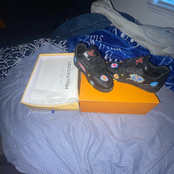 Louis Vuitton - Picture 4 of 4